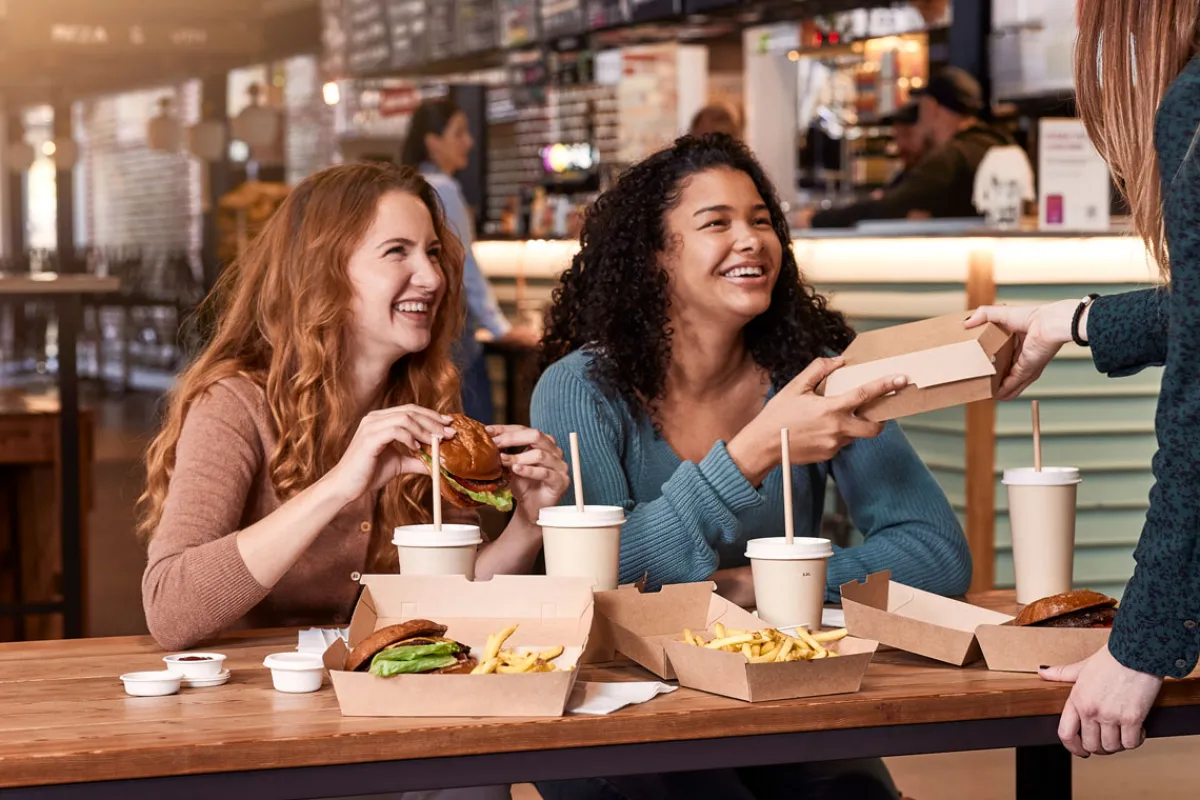 Pappbecher Und -Gläser>DUNI Flacher Deckel mit Öffnung 35/47/59 cl Weiß