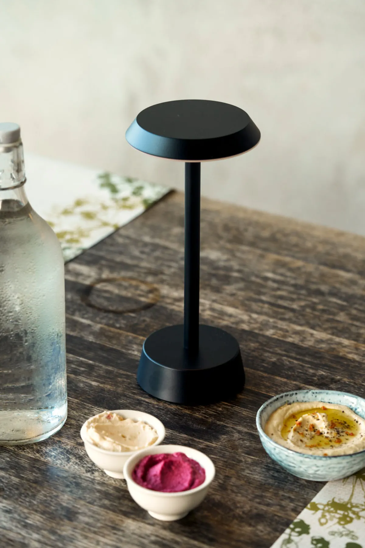 Led Lampen>DUNI LED Lampe kabellos Nour 26,3 x Ø 11,9 cm 14 Std. Graphite