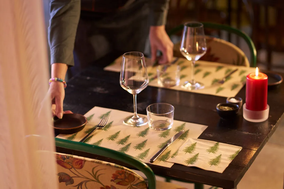 Stumpenkerzen>DUNI Stumpenkerze 150 x Ø 70 mm 50 Std. Rot