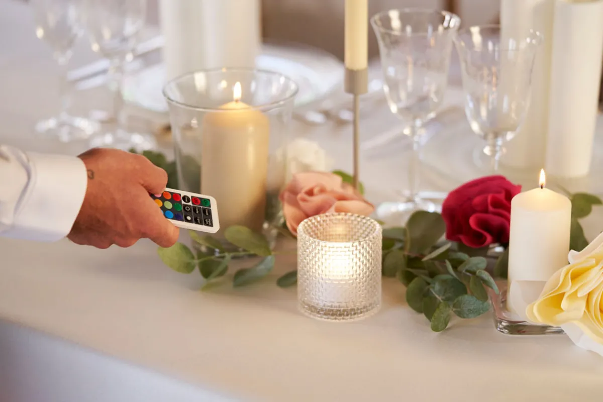 Stumpenkerzen>DUNI Stumpenkerzen 150 x Ø 80 mm 60 Std. Weiß