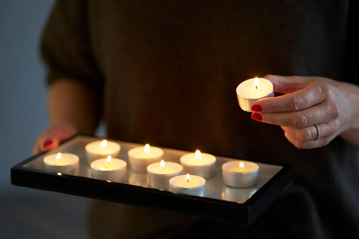 Teelichter & Nachfüllsets>DUNI Teelichte, 8 Std. Ø 39 mm 8 Std. Weiß